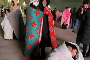 地下城地震衣服的正确穿戴方法是什么？地震衣服有哪些特殊属性？