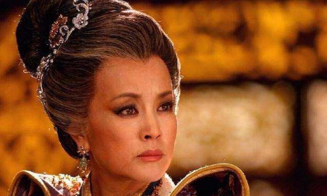 血源诅咒中轻松虐女王的技巧是什么？